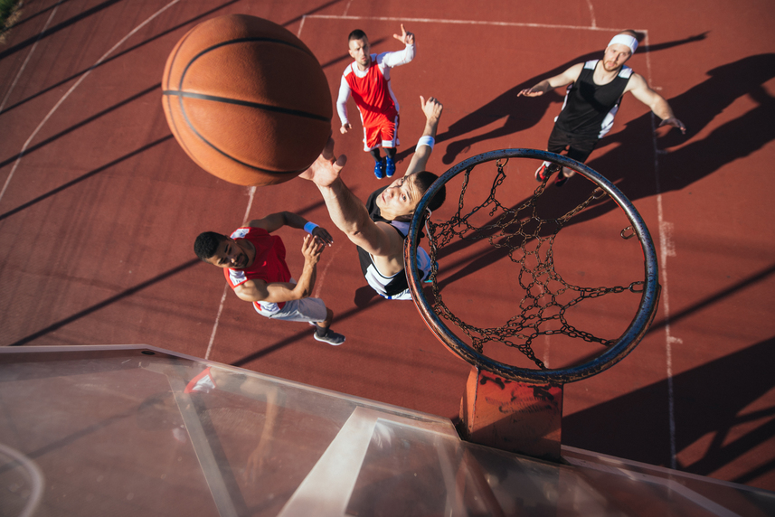 Two opposing team playing basketball